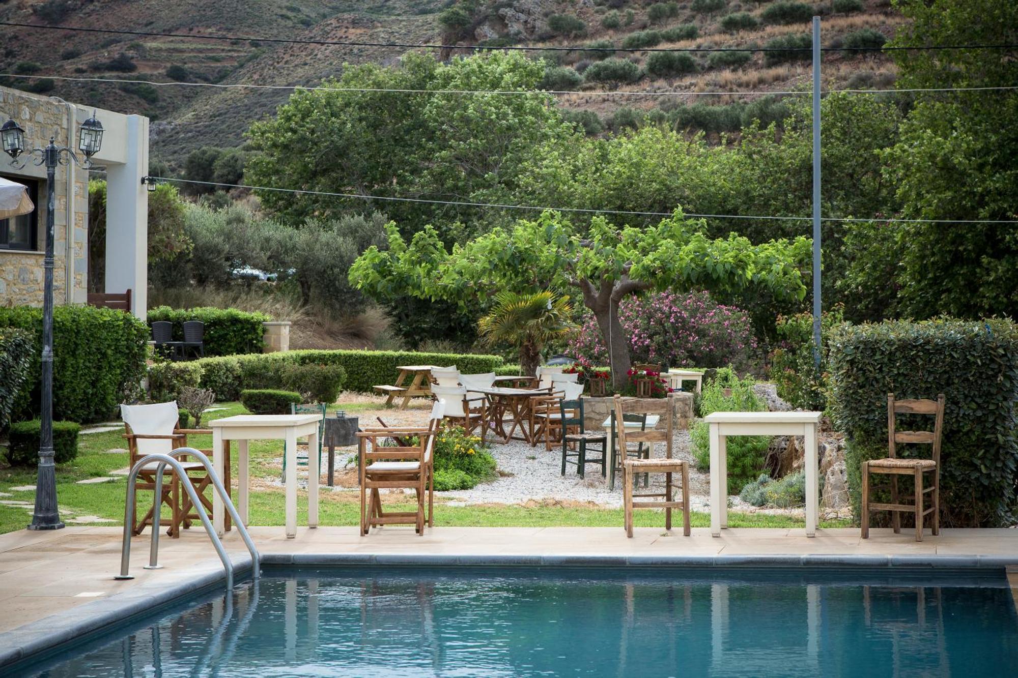 Agarathos Traditional Rooms - Pool - Kaliviani -On The Road To Balos Екстериор снимка
