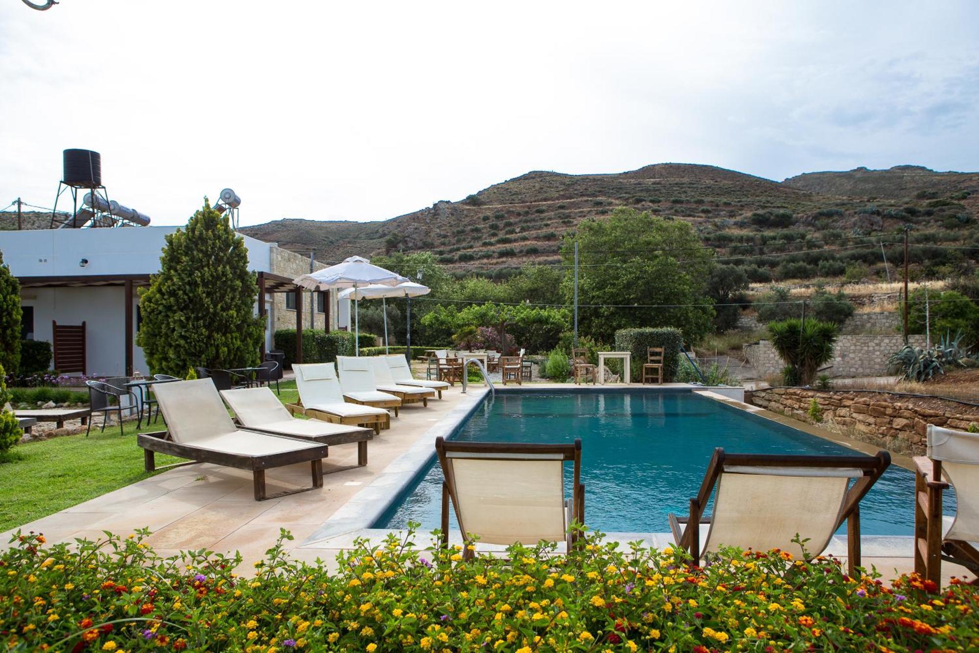 Agarathos Traditional Rooms - Pool - Kaliviani -On The Road To Balos Екстериор снимка