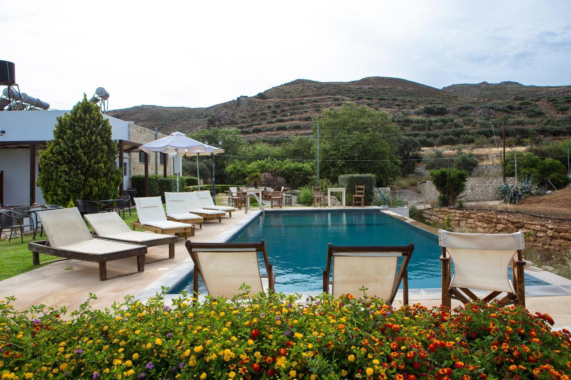 Agarathos Traditional Rooms - Pool - Kaliviani -On The Road To Balos Екстериор снимка