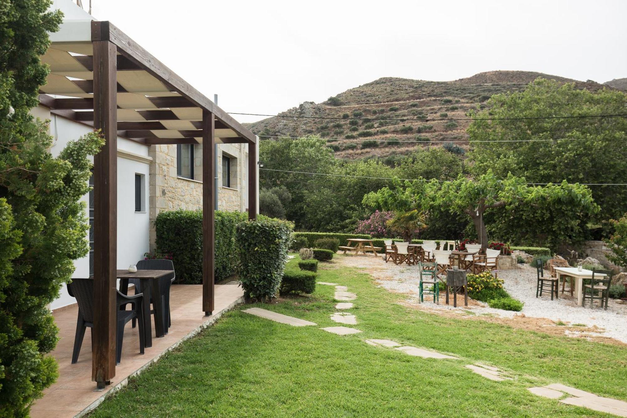 Agarathos Traditional Rooms - Pool - Kaliviani -On The Road To Balos Екстериор снимка