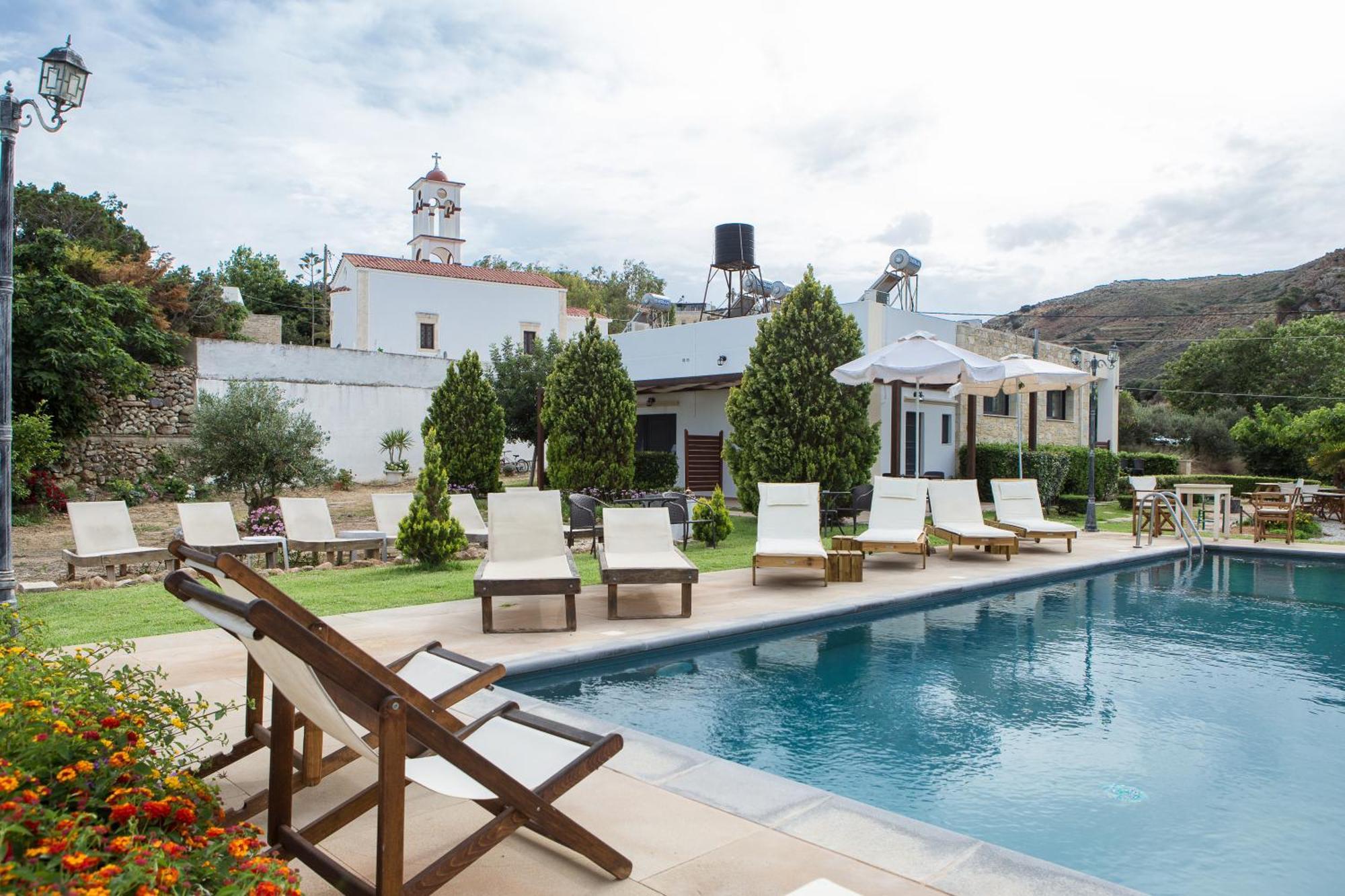 Agarathos Traditional Rooms - Pool - Kaliviani -On The Road To Balos Екстериор снимка