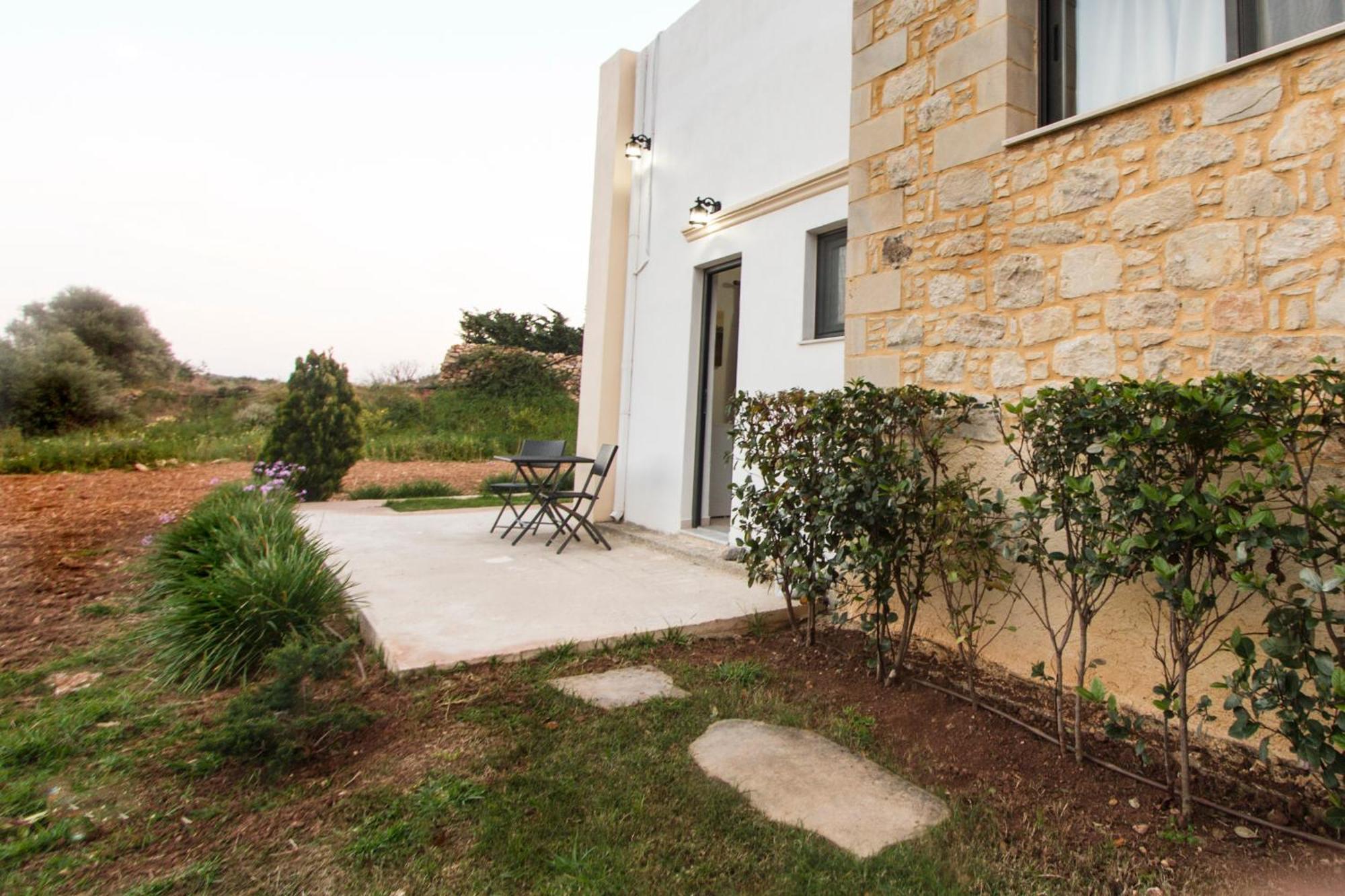 Agarathos Traditional Rooms - Pool - Kaliviani -On The Road To Balos Екстериор снимка